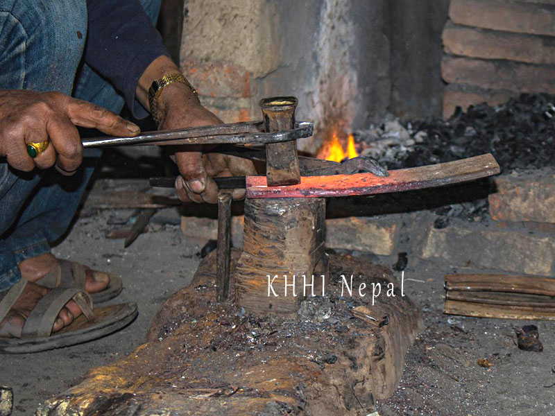 forging steel to make kukri