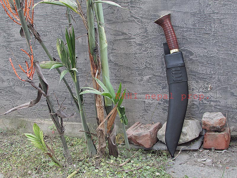 dispalying kukri machete fitted inside scabbard
