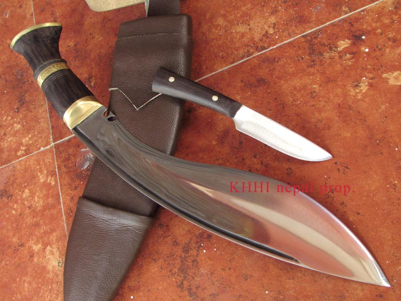 Multipurpose General Kukri from Tip angle