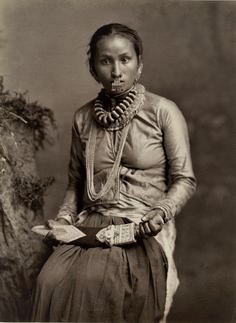 A Nepali woman with Kothimoda kukri