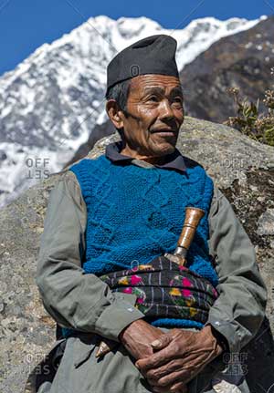 villager-with-kukri-in-nepal-mountain